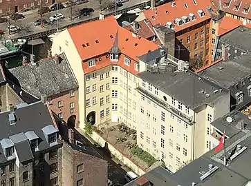 The building with its side wing and courtyard seen from the top of the Church of Our Saviour.