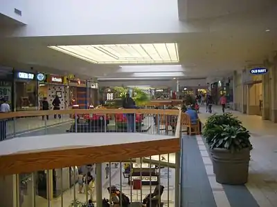 Second floor looking from Sears in 2008, before the mall was renovated