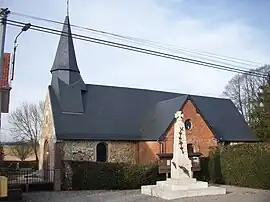 The church and war memorial in Bosquentin