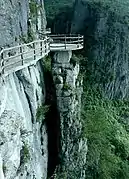 Walking platform on the side of a cliff