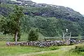 This cemetery was erected 1859 because it was impossible to bring the dead to the cemetery at Aurlandsvangen in the winter times. Here 27 people are buried. The dates indicate that the Spanish influenza also took its toll in remote places like Østerbø. Several of the names indicate roots in Ål and Hol in the Hallingdalen, confirming the cross-mountain travel.