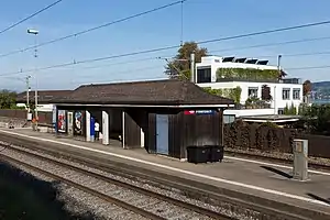 Covered shelter on side platform