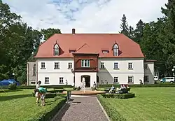 Jugów Palace and park