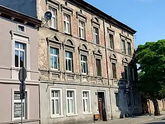 Main frontage on the street