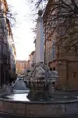 Place des Quatre Dauphins, towards the Boulevard extérieur