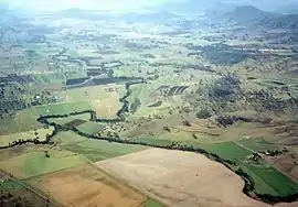 The Albert River valley and farmlands, south east of Beaudesert. Cainbable Creek flows into the Albert River from the east.