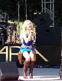 Aria Johnson opening for Ludacris in 2009