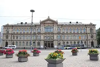 The center sculptures of the facade were sculpted by Carl Eneas Sjöstrand in the 1880s.