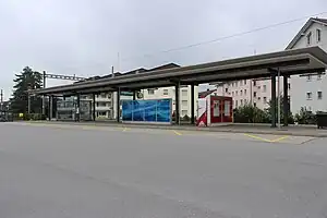 Platform with canopy