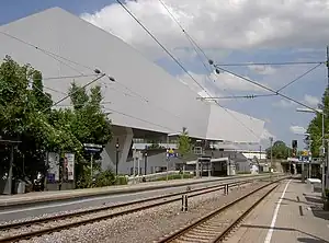 Neuwirtshaus (Porscheplatz) station