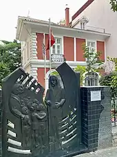 Barış Manço monument in front of the Whittall Mansion, today a historic house museum