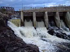 Barrage sur la rivière la Petite-Décharge