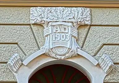 Portal detail at 15