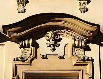 pediment detail