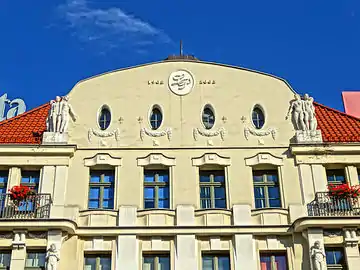 Facade gable