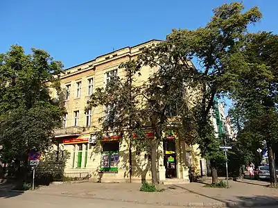 View of both frontages from the street