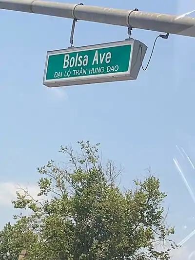 A street sign in Westminster, California written in Vietnamese