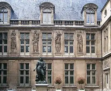 Facade of the Carnavalet Museum, with sculpture by Jean Goujon (1547–48)