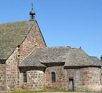 Nave floor, south absidiole, flat-walled chevet and rounded sacristy.