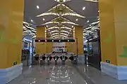 Turnstiles and concourse of Shichang station (January 2018)