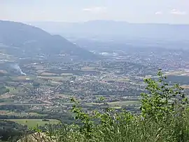 The Salève (left) and the agglomeration of Annemasse