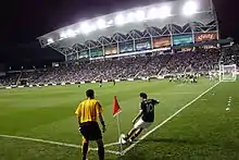 Maidana taking a corner kick for Philadelphia