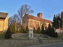 Monument to the World Wars victims and the Dřínov Castle