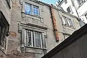 Windows in the courtyard of hôtel Delpech (1554-1560).