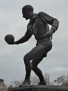 Dick Reynolds statue at MCG