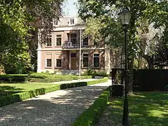 Dodewaard, voormalig gemeentehuis