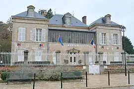 The town hall in Donnery