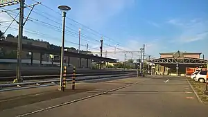 Canopy-covered platform