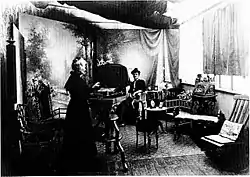 Frederikke Federspiel with a client in her Aalborg studio (1910)