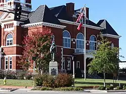 Monroe County Courthouse and Confederate monument in Forsyth