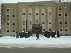 Courthouse in Charles City with Veterans Memorial in front