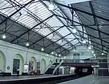 Fulham Broadway underground station platforms looking south (September 2006)