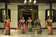 Gambyong Langenkusuma dance