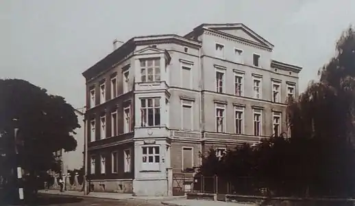 1970: Provincial tuberculosis clinic