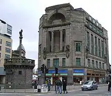 Mercat Cross and Mercat Building at Glasgow Cross