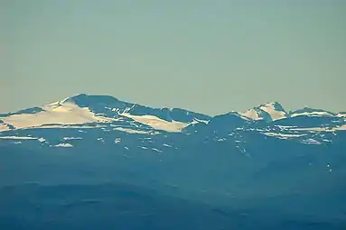 Glittertind (left) seen from Rondeslottet (2,178 m) in Rondane.