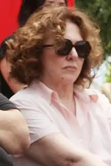 Gloria Münchmeyer in 2009 wearing sunglasses looking to the right