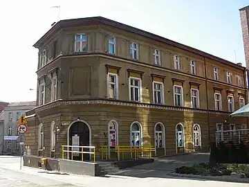 View of the frontage onto Jatki street