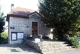 The town hall in Guyans-Durnes