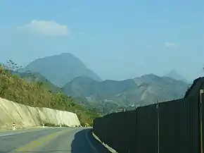 Hanoi–Lao_Cai_Expressway_-_P1410625.jpg