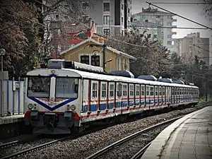 A westbound train at Kızıltoprak station.