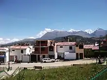 Vallunaraju, Ocshapalca, Ranrapalca (the snow-covered mountains on the right) as seen from Huaraz