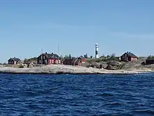 The lighthouse and buildings at the island 'Huvudskär'