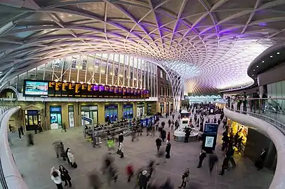 Image 31London King's Cross railway station departures concourse (from Portal:Architecture/Travel images)