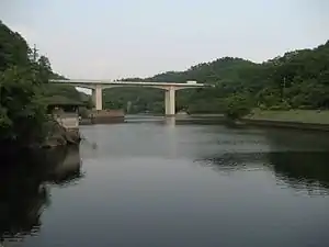 The Tōkai-Kanjō Expressway crosses the reservoir