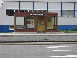 Shelter on side platform